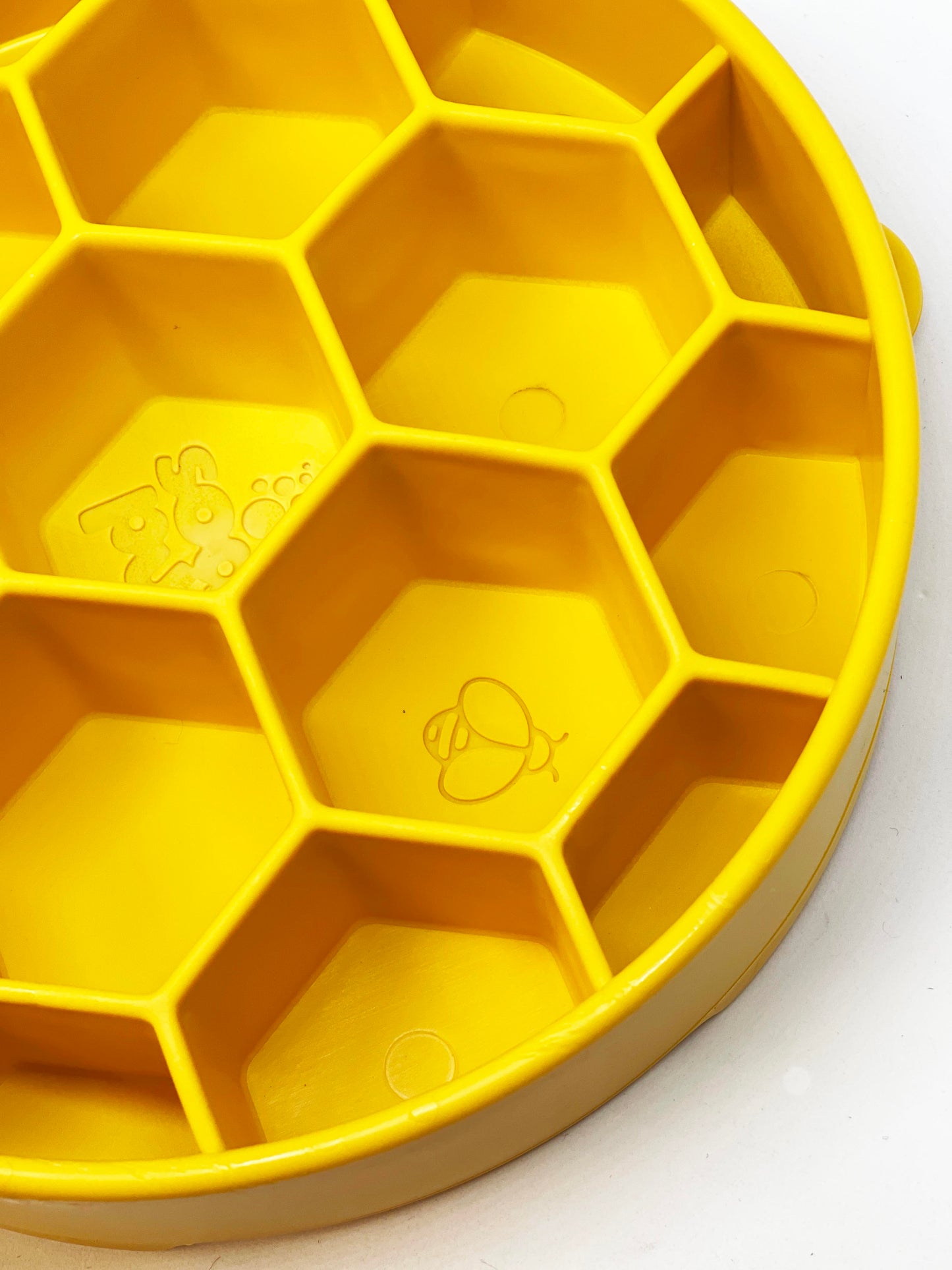 Honeycomb slow feeder bowl with a wide, stable base