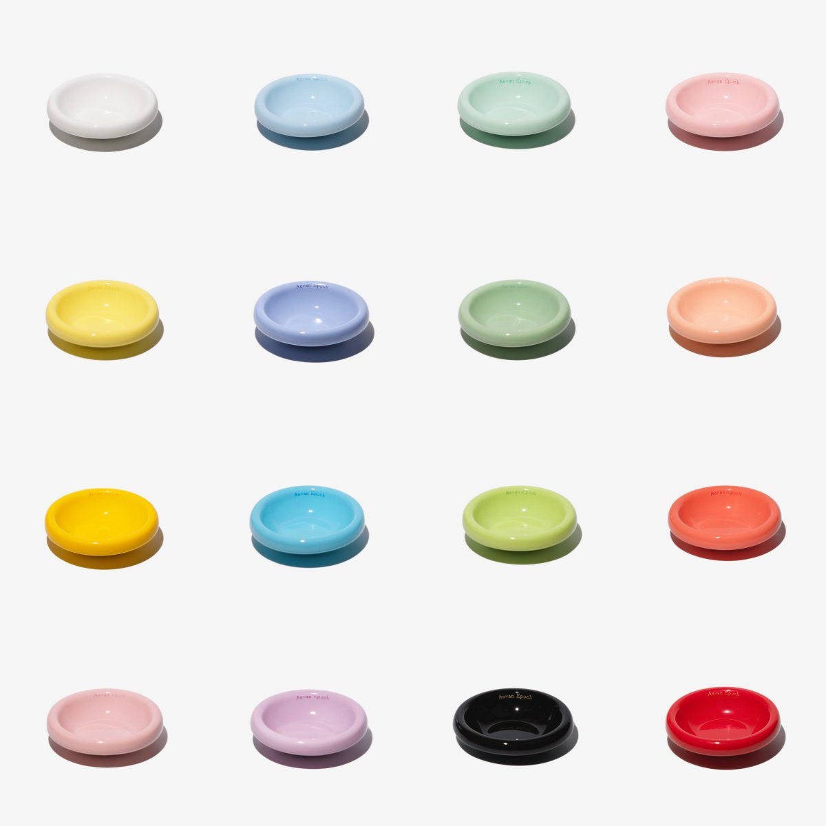 Stoneware pet bowl color options selected by LAVORA for a modern feeding corner